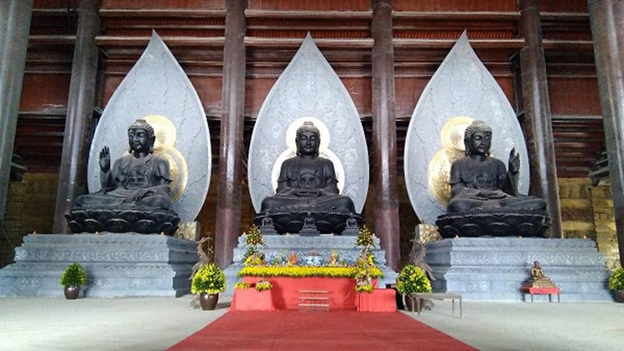 3 bức tượng phật tổ tại chùa tam chúc