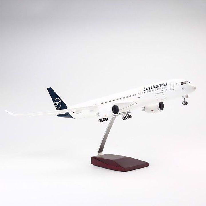 Mô hình Máy bay lắp ghép Lufthansa Airbus A380 Có đèn led 47cm