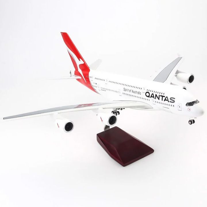 Mô hình Máy bay lắp ghép có đèn Led A380 Qantas 47cm Everfly