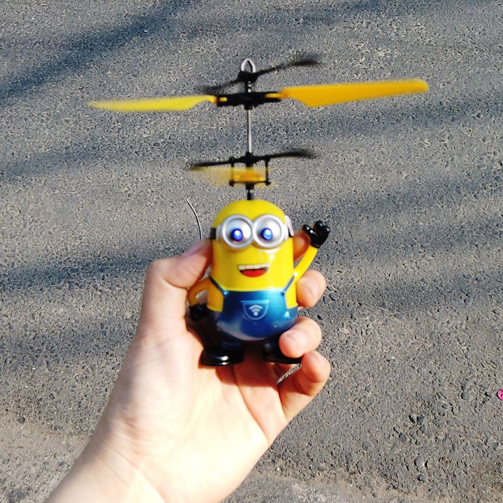 Đồ chơi máy bay trực thăng Minion