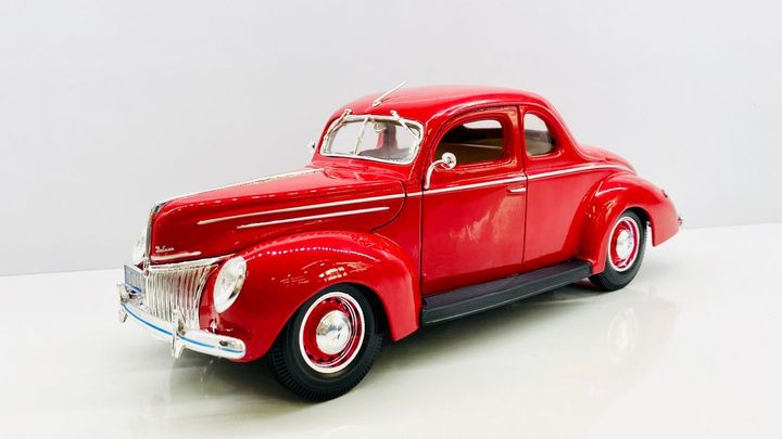 Mô hình Xe Ford Deluxe Coupe 1939 1:18