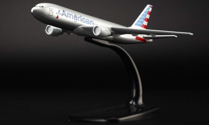 Mô hình Máy bay American Airlines Boeing B777 16cm