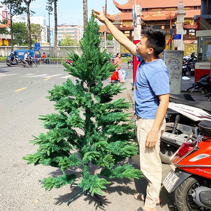 Cây thông xanh giáng sinh Noel 180cm ( 770 cành) SP1917F, 2 loại lá chất liệu PE/PVC
