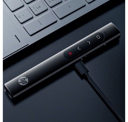 Bút trình chiếu HP SS10 đang sạc qua USB-C