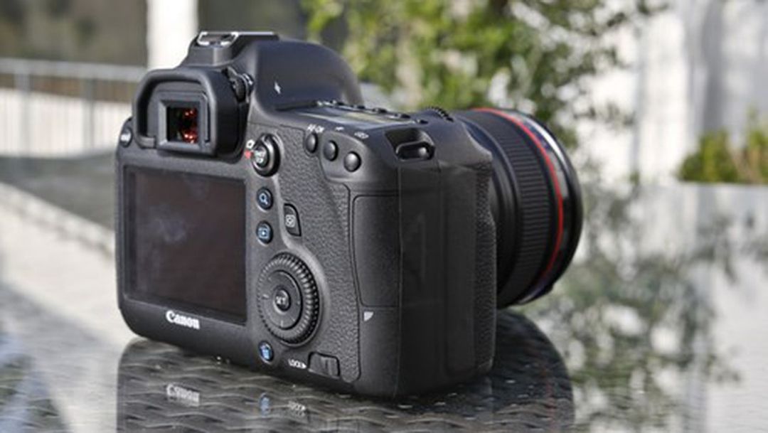 Máy ảnh Canon EOS 6D Mark II