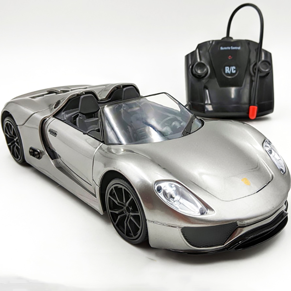 Siêu xe Porsche mui trần điều khiển từ xa