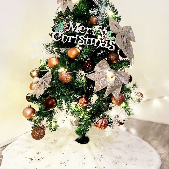 Set trang trí giáng sinh cây thông 1m2 tone Champagne, đầy đủ đèn 10m và thảm lông đi kèm