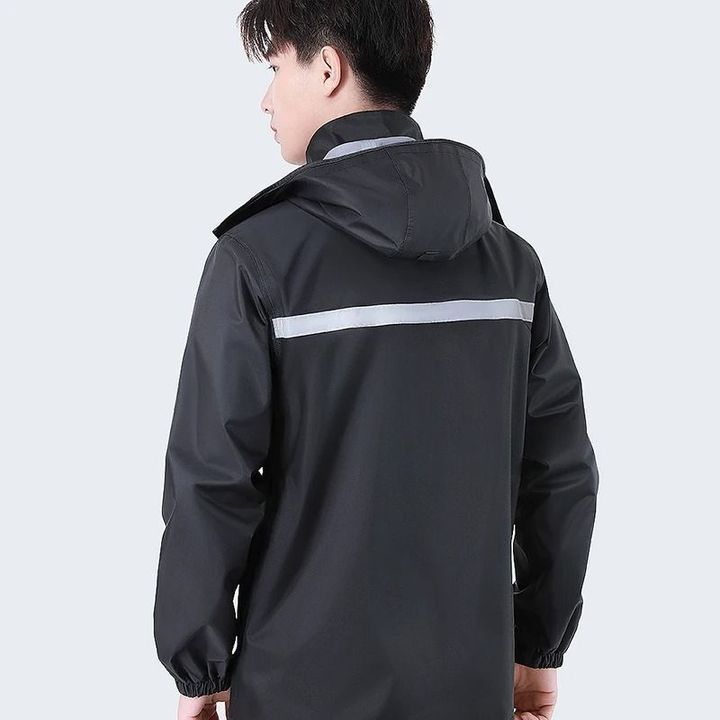 Mặt sau áo mưa với dải phản quang