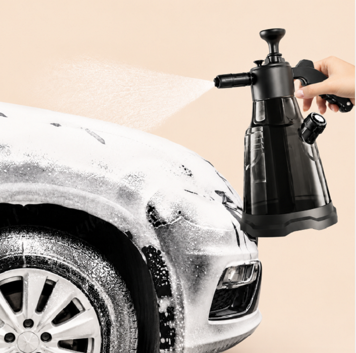 Bình Tạo Bọt Rửa Xe Cầm Tay 2L Đen Xám Kèm Cốc Đong Và Nắp Chắn Gió