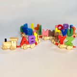 Đồ chơi gỗ đoàn tàu xe lửa chở 26 chữ cái tiếng Anh cho bé