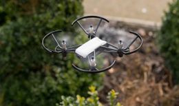 Bay và trải nghiệm các tính năng của flycam Tello