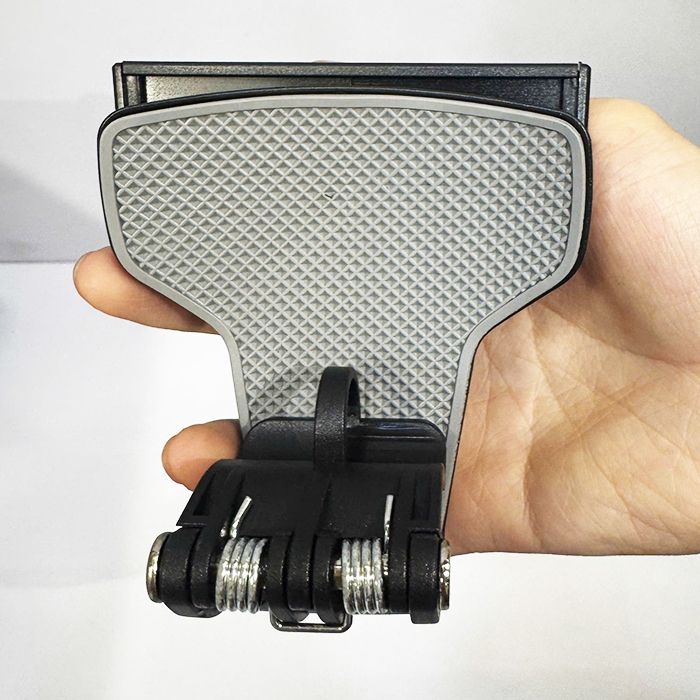 Giá đỡ điện thoại kẹp taplo xe ô tô đa năng tiện dụng xoay 360 độ