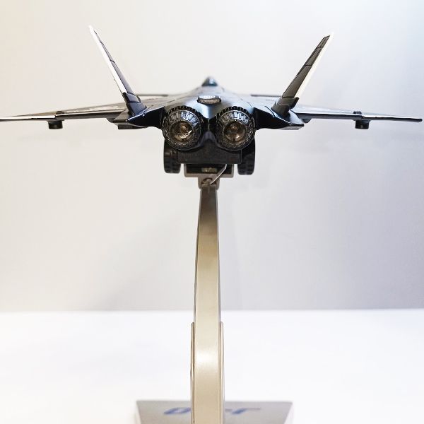 Mô hình máy bay chiến đấu J-20 hợp kim 1:48 có âm thanh và đèn, bánh xe chạy trớn