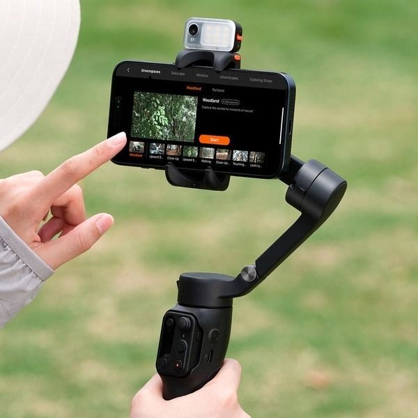 Gimbal chống rung điện thoại Hohem iSteady V3 Ultra có cảm biến AI và bản điều khiển từ xa