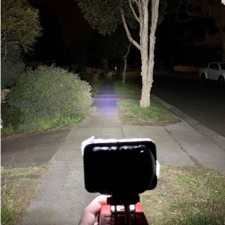 Đèn pha 35 bóng LED sử dụng Pin Cell (không kèm Pin)