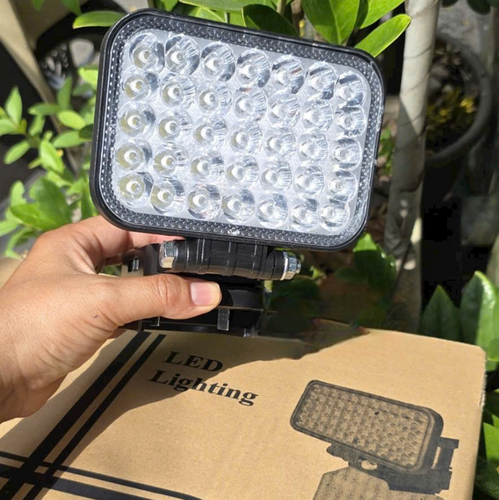 Đèn pha 35 bóng LED sử dụng Pin Cell (không kèm Pin)