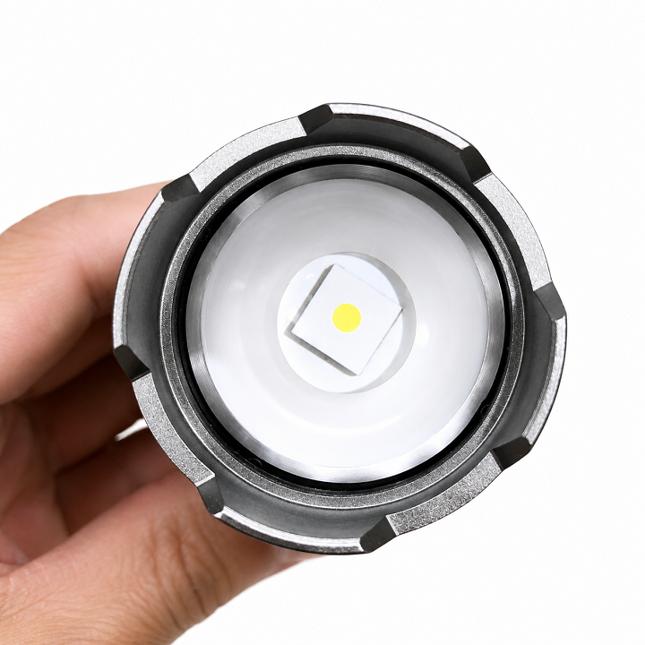 Đèn Pin Led 911 Có 3 Chế Độ Sáng, Chất Liệu Kim Loại Bền Bỉ