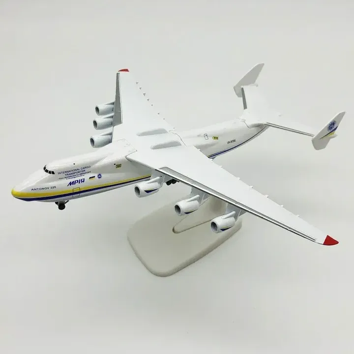 Mô Hình Máy Bay Vận Tải Antonov AN -225 20cm