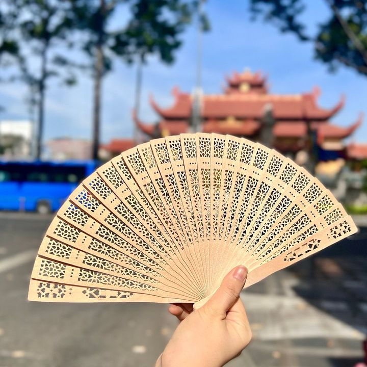 Quạt gỗ xếp, quạt xếp gọn cầm tay
