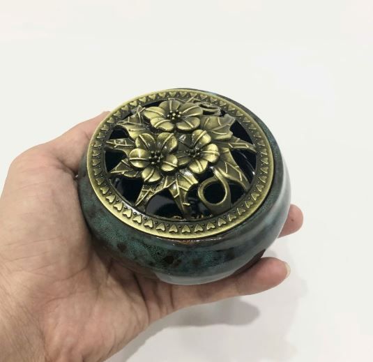 Lư xông trầm hương bằng gốm sứ