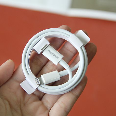 Cáp sạc nhanh 20W Type-C sang Lightning Remax C026