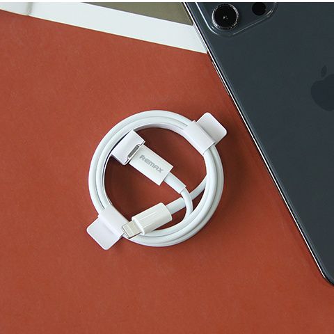 Cáp sạc nhanh 20W Type-C sang Lightning Remax C026