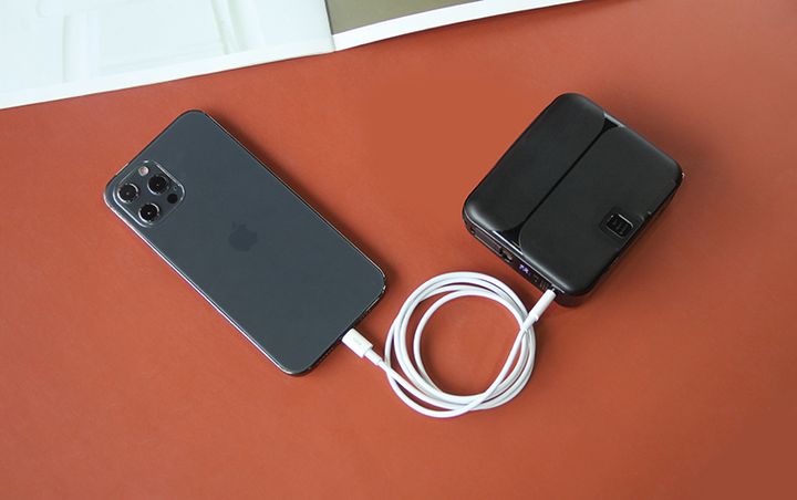 Cáp sạc nhanh 20W Type-C sang Lightning Remax C026