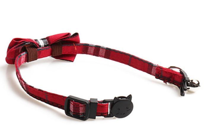 Vòng đeo cổ caro  dành cho thú cưng thiết kế khóa bấm giúp bạn dễ dàng đeo hoặc tháo mở vòng một cách nhanh chóng.