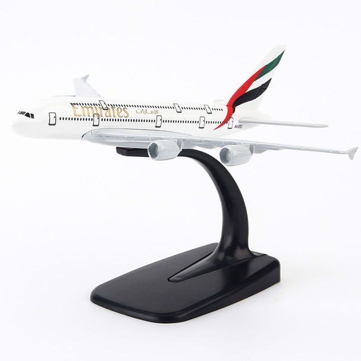 Mô hình Máy bay Emirates Airbus B777 20cm