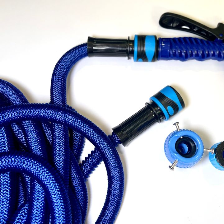 Bộ dây co giãn ra 30m kèm vòi xịt tưới cay rửa xe và 2 đầu cút nối vòi loại dày tốt