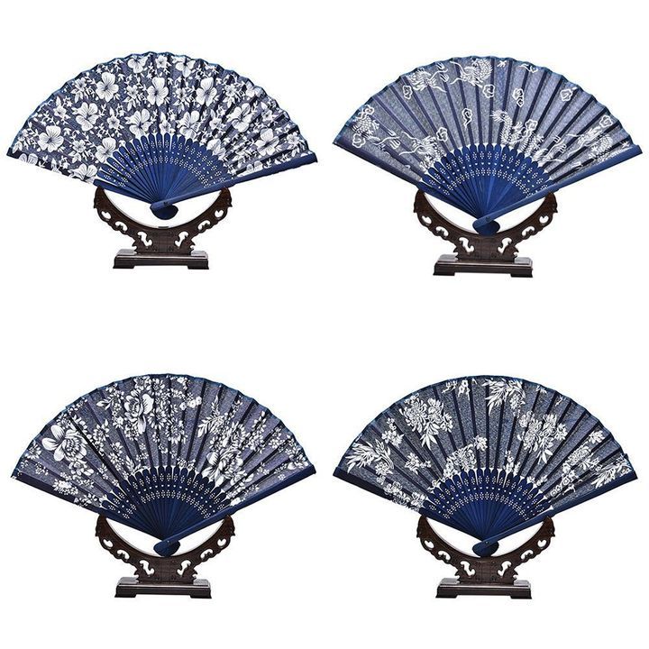 Quạt gỗ họa tiết hoa kiểu dáng xếp gọn cầm tay chụp ảnh