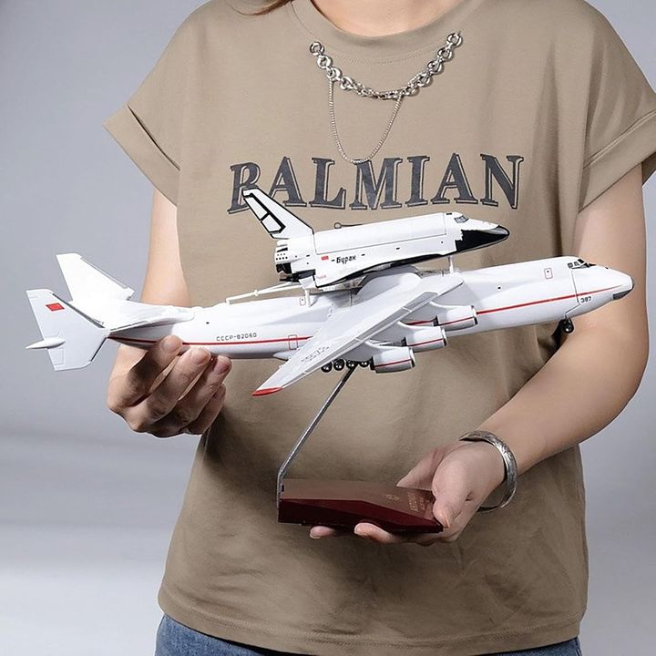 Mô hình máy bay vận tải Antonov AN-225 Mriya chở tàu vũ trụ con thoi 1: 200- AN225 With Buran