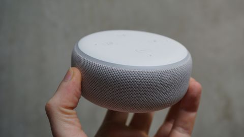 Loa Amazon Echo Dot thế hệ thứ 3 kiêm trợ lý ảo Alexa có thiết kế nhỏ gọn