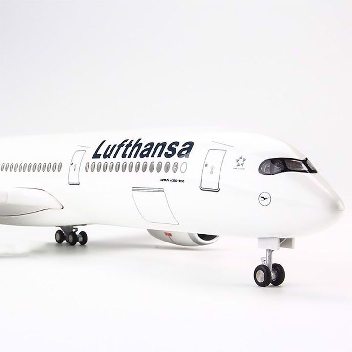 Mô hình Máy bay lắp ghép Lufthansa Có đèn led 47cm