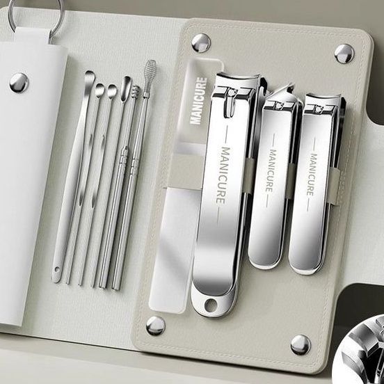 Bộ dụng cụ chăm sóc móng tay và lấy ráy tai tiện dụng