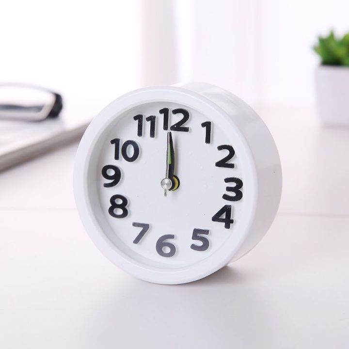 Đồng hồ báo thức hình tròn nhỏ gọn đen trắng