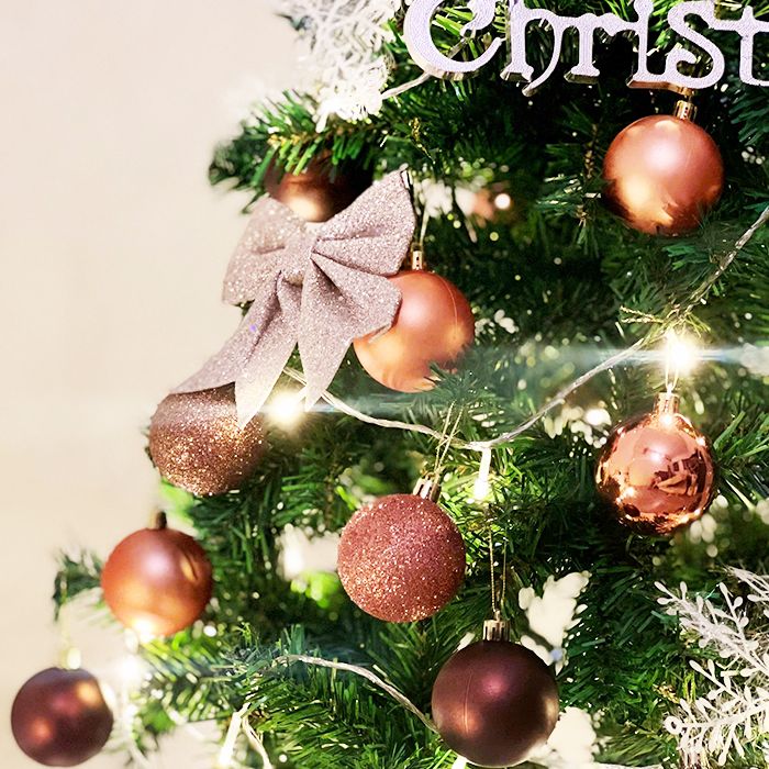 Set trang trí giáng sinh cây thông 1m2 tone Champagne, đầy đủ đèn 10m và thảm lông đi kèm