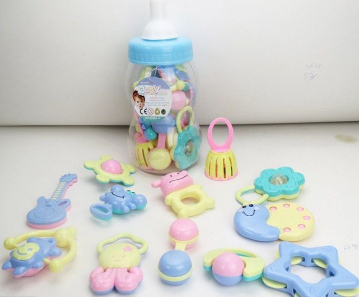 Bộ đồ chơi cho bé 1-2 tuổi trong bình sữa