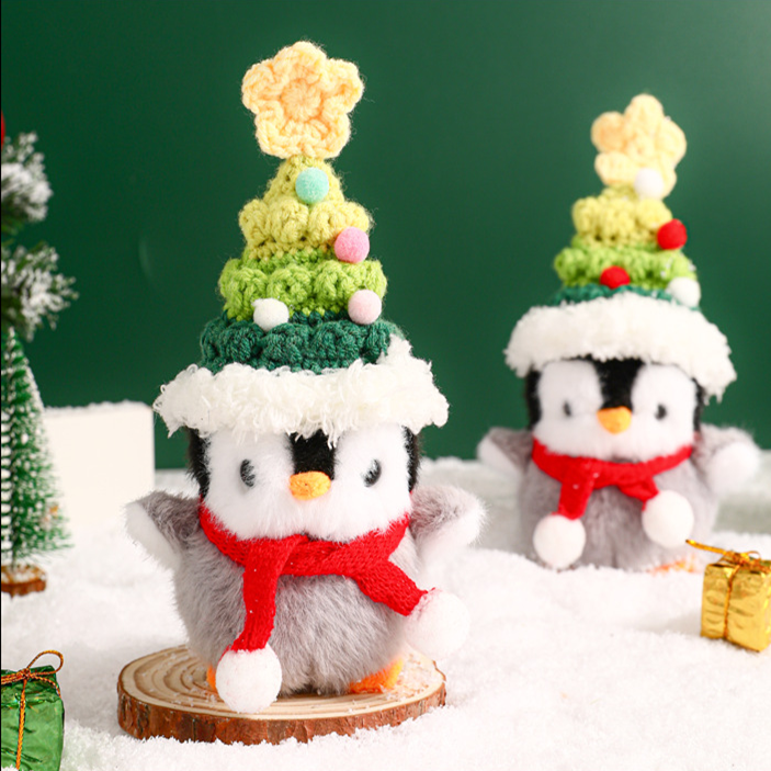 Móc khoá nhồi bông hình chim cánh cụt mặc nón cây thông giáng sinh móc len