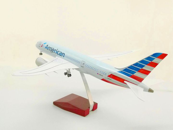 Mô hình máy bay American Airlines Boeing B787 47cm lắp ráp có đèn Everfly