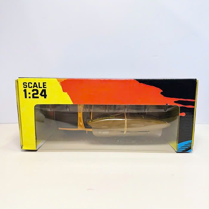 Mô hình xe địa hình cắm trại bánh lớn chất liệu hợp kim tỷ lệ 1:24