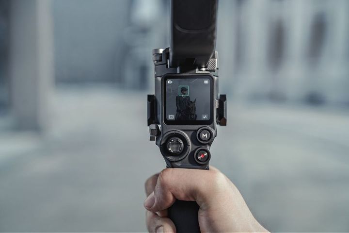 Gimbal DJI RS 3 Pro - Gimbal camera thế hệ mới - Cấu tạo carbon siêu bền bỉ
