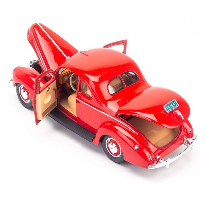 Mô hình Xe Ford Deluxe Coupe 1939 1:18