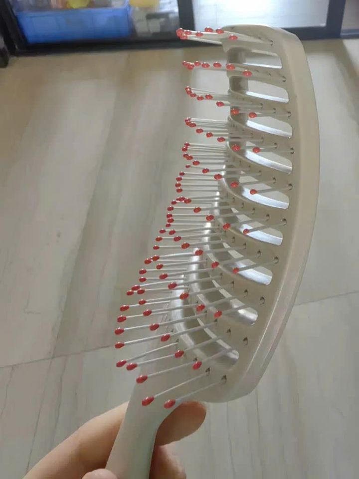 Lược Fasola ZF-168 sườn cong bán nguyệt gỡ rối, tạo kiểu phù hợp cho tóc dài, dây treo tiện lợi