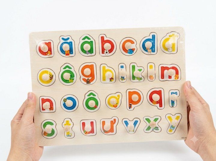 Bảng học ghép hình chữ cái tiếng Việt in thường có núm gỗ