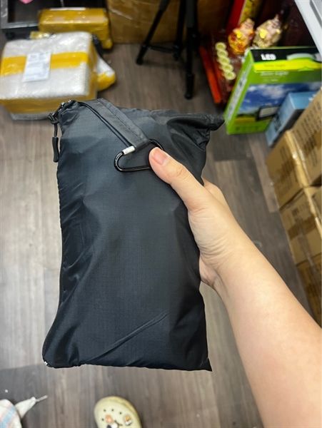 Áo mưa Poncho có dây khóa kéo chất liệu vải Taffeta polyester 210T PU siêu gọn nhẹ (màu đen)
