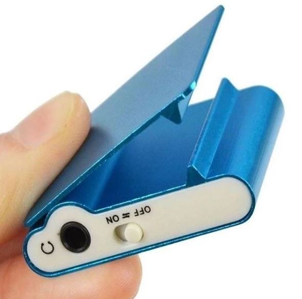 Máy Nghe Nhạc Mp3 Mini Có Tặng Kèm Tai Nghe ( Mẫu Thiết Kế Vuông, Không Bao Gồm Thẻ Nhớ )