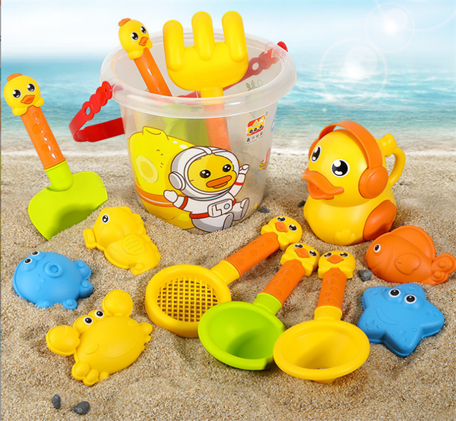 Bộ bộ đồ chơi cát đi biển hình con vịt dễ thương cho bé