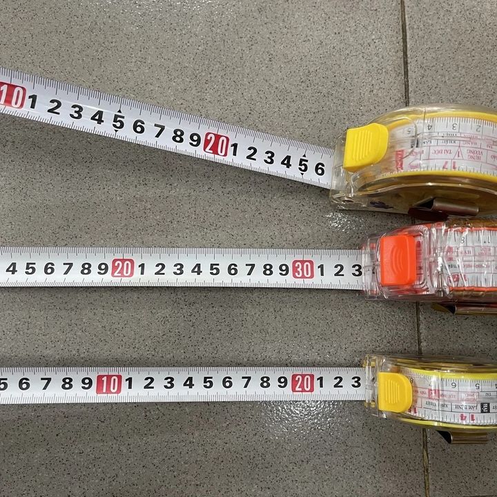 Thước đo kéo dài 10 mét (trong) thiết kế bảng lớn màu cam/ xanh/ vàng