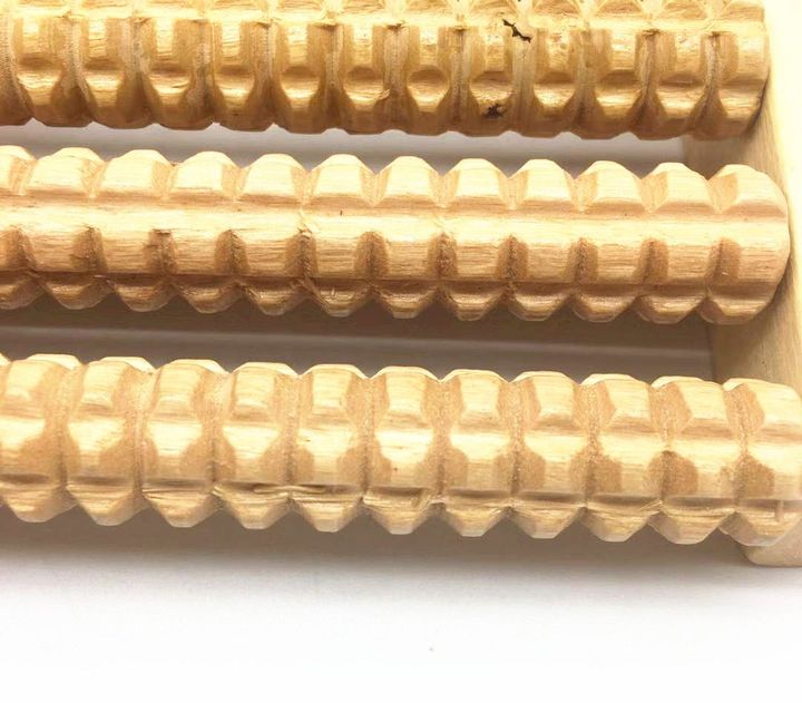 Dụng cụ massage bàn chân loại 2 hàng 8 dòng bằng gỗ loại rẻ